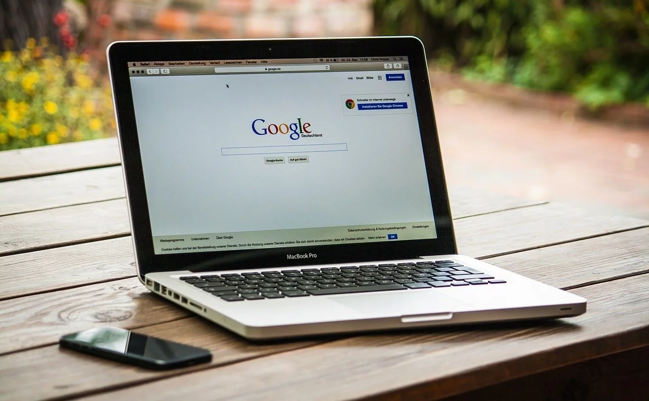 Η Google θα ξεκινήσει να "τιμωρεί" τα blogs με pop-up διαφημίσεις