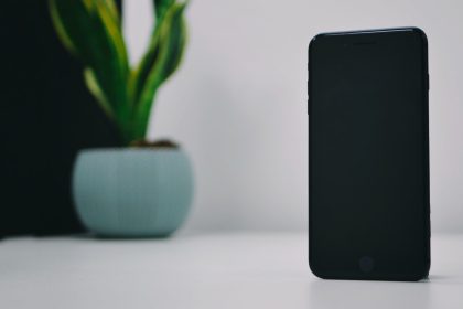 Δεν ανοίγει το κινητό μου τι να κάνω